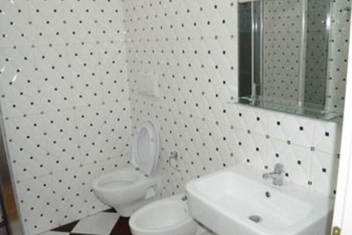 Room 4 of 52