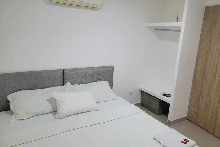Room 8 of 33