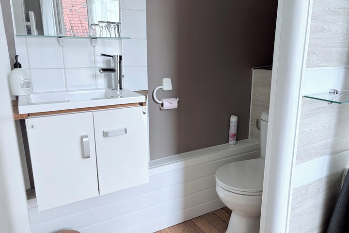Room 44 of 60