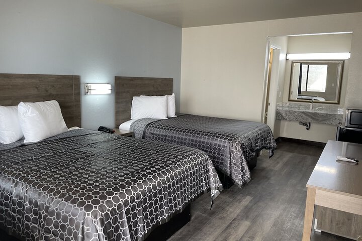 Standard Queen Bed Accessible (7 of 7)