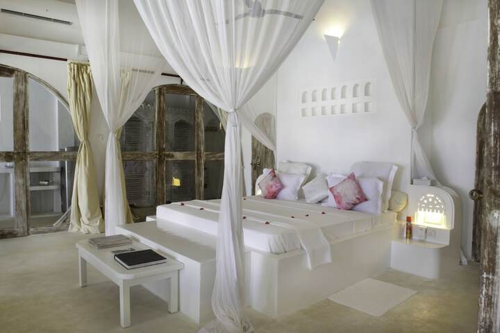 Room 2 of 95