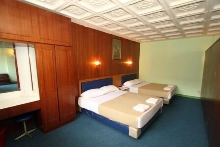 Room 4 of 13