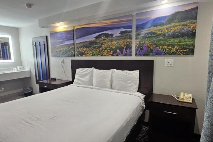 2 Double Bed Mobility Accessible (2 of 18)