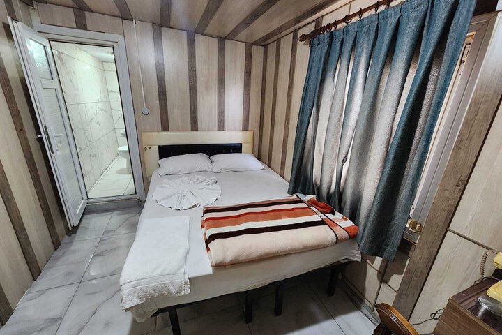 Room 10 of 39