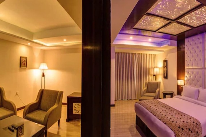 Room 4 of 7