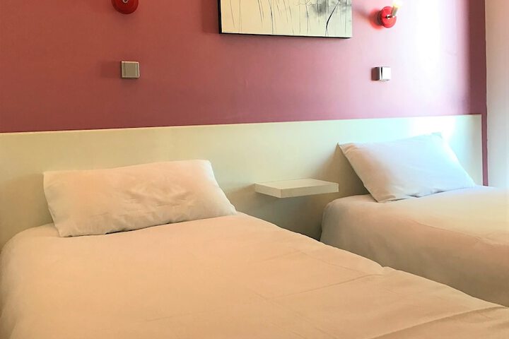 Room 6 of 67