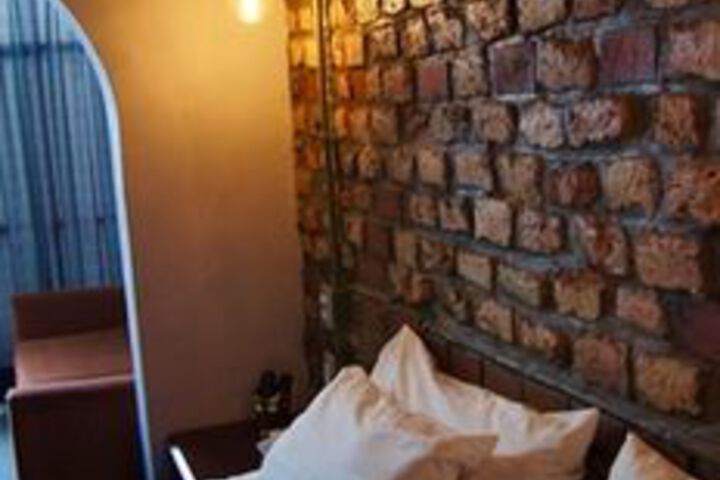 Room 5 of 17