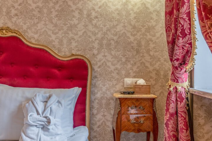 Room 13 of 73