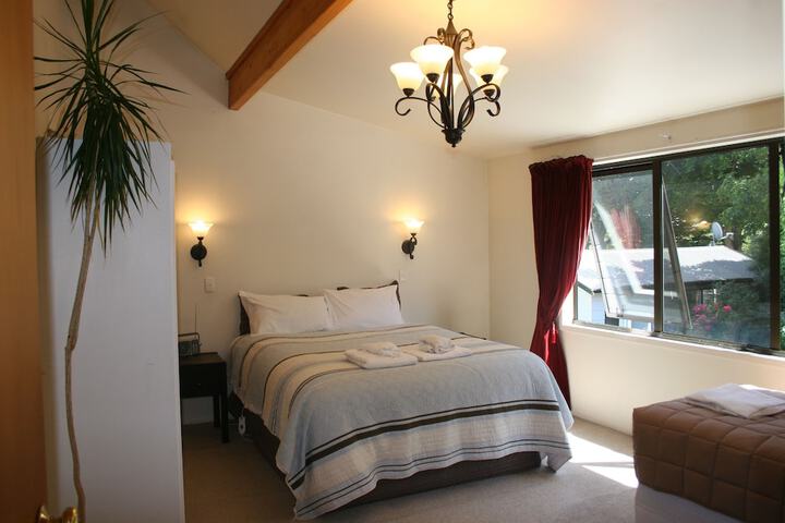 Room 4 of 76