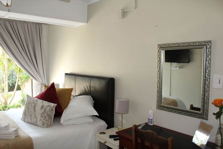 Room 14 of 99