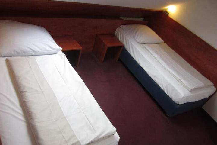 Room 12 of 38
