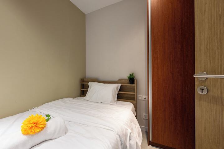 Room 7 of 48
