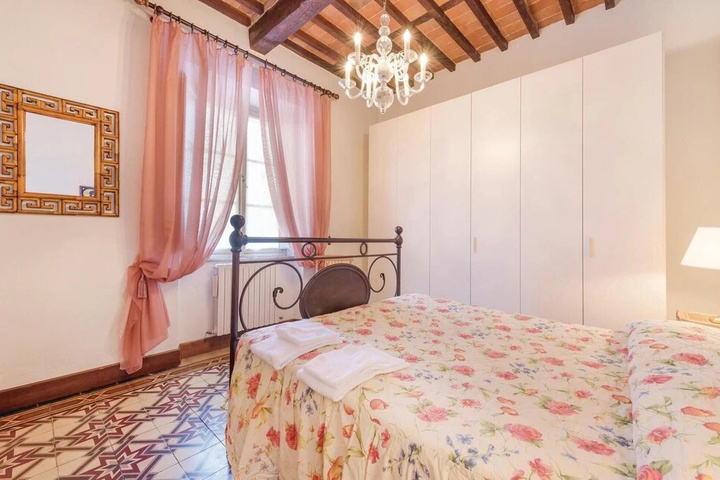 Room 4 of 20