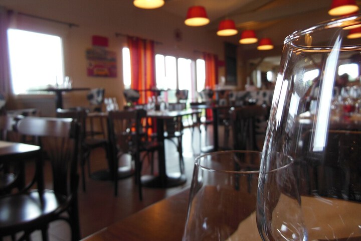 Dining 17 of 23