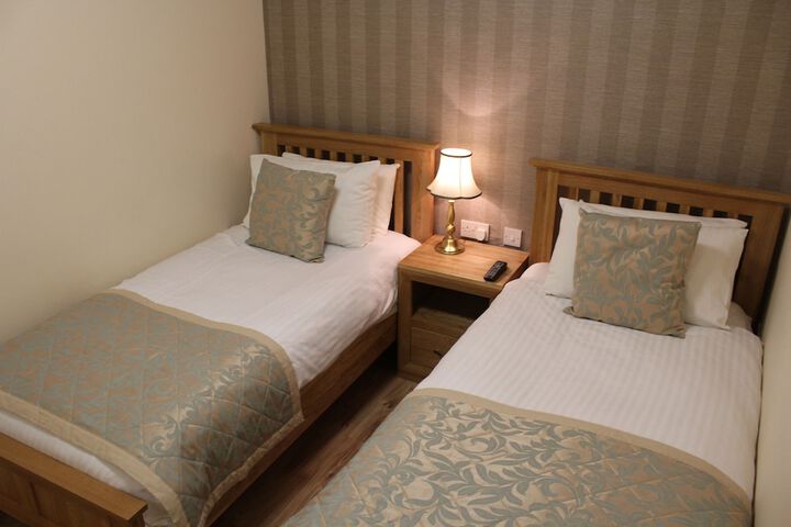 Room 4 of 76