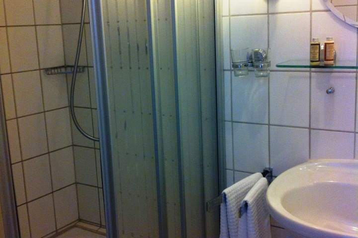 Room 11 of 40