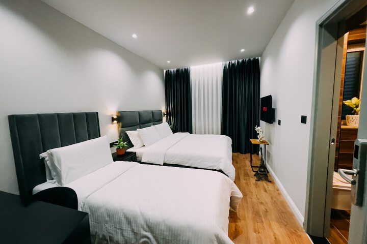 Room 6 of 121