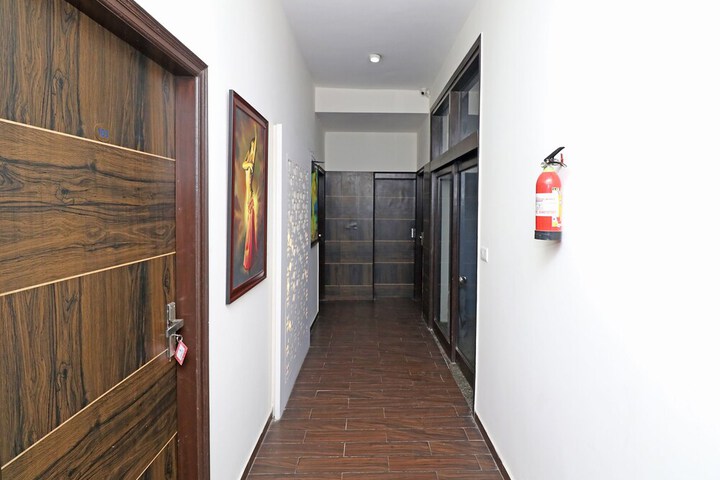Ballroom/Hall 22 of 23