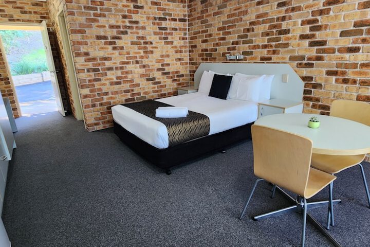Room 27 of 63