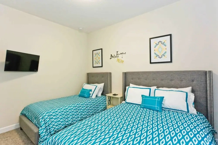 Room 4 of 15