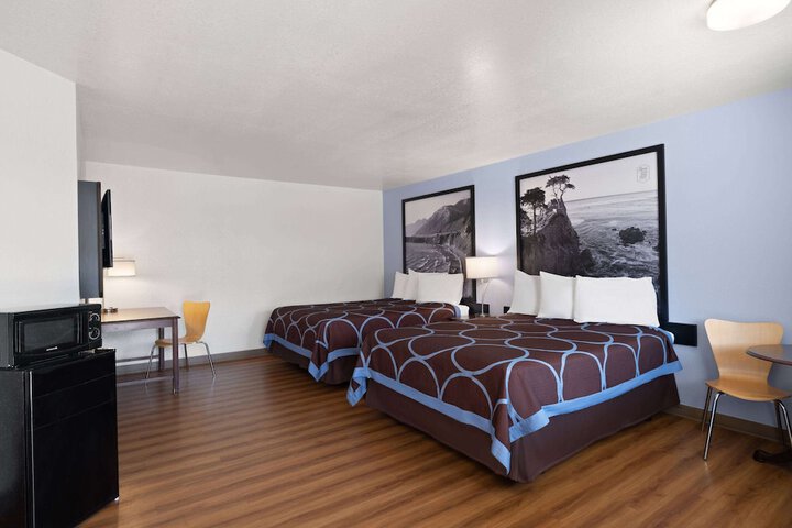 Room 15 of 36