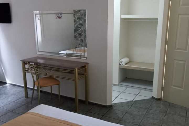 Room 8 of 33