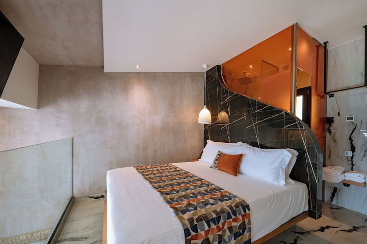 Room 20 of 33