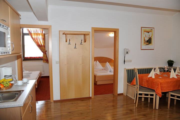 Room 10 of 26