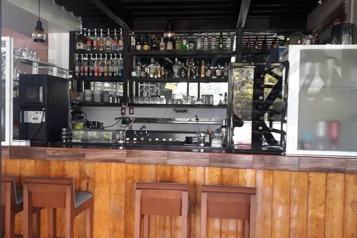 Lounge 47 of 64