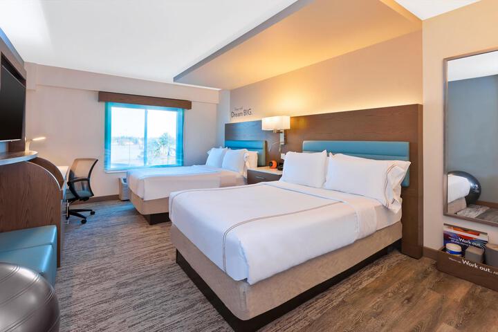 2 Double Beds (3 of 4)