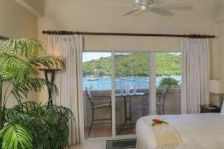 Exterior of Grande Bay Resort