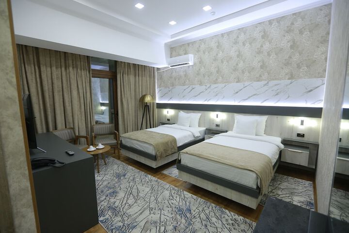 Room 25 of 95