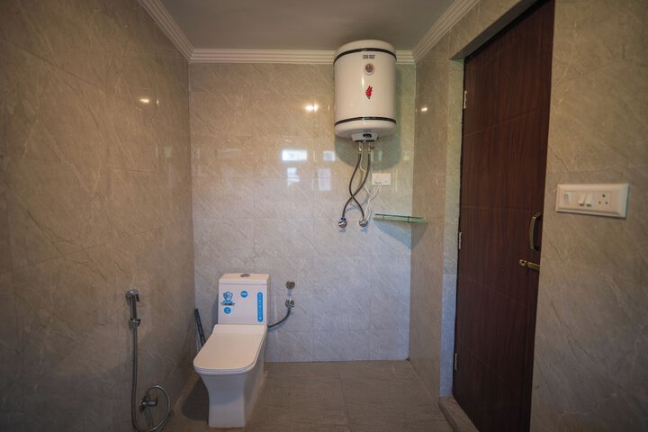 Room 10 of 16