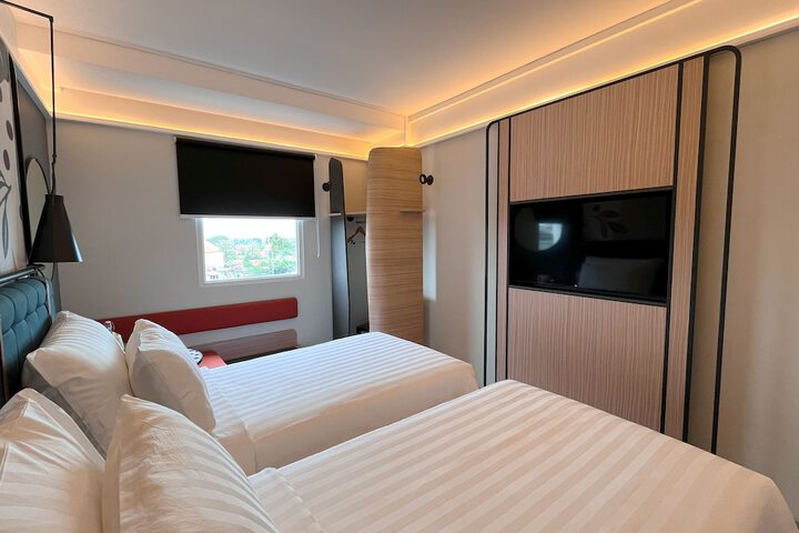 Room 10 of 68