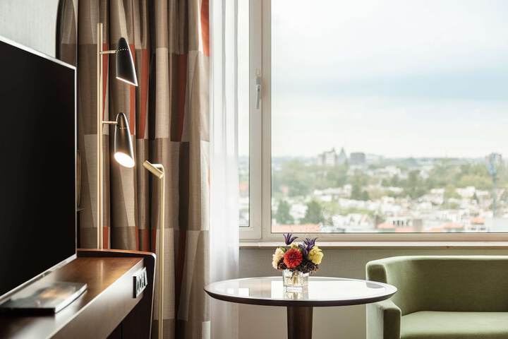 Room 50 of 143