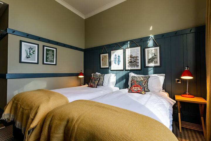 Room 6 of 36
