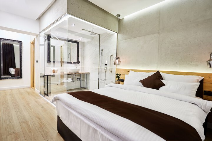 Room 6 of 74