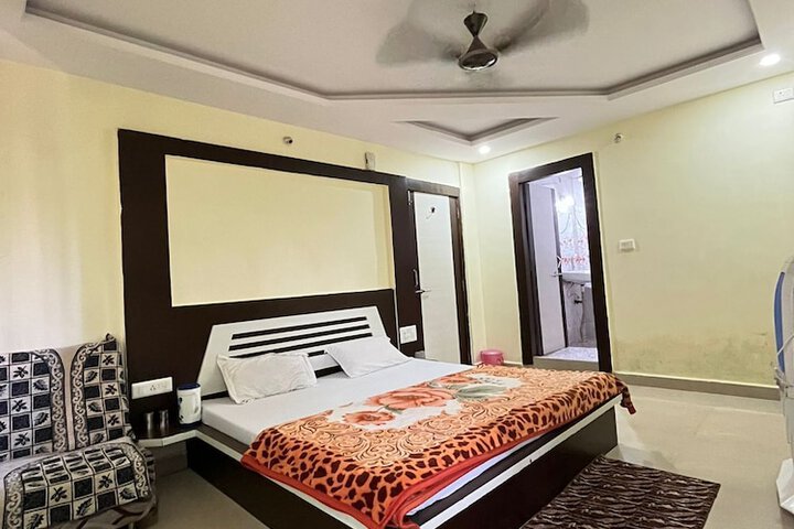 Room 4 of 12