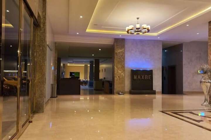 Hotel 3 of 102