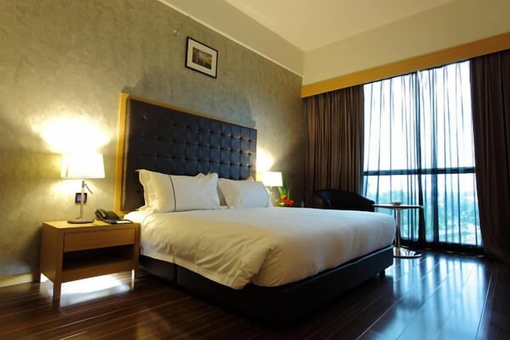 Room 9 of 48