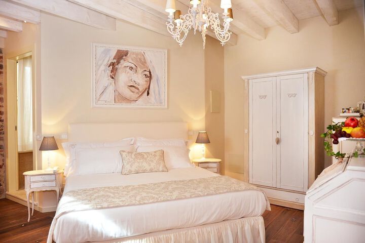 Room 12 of 36