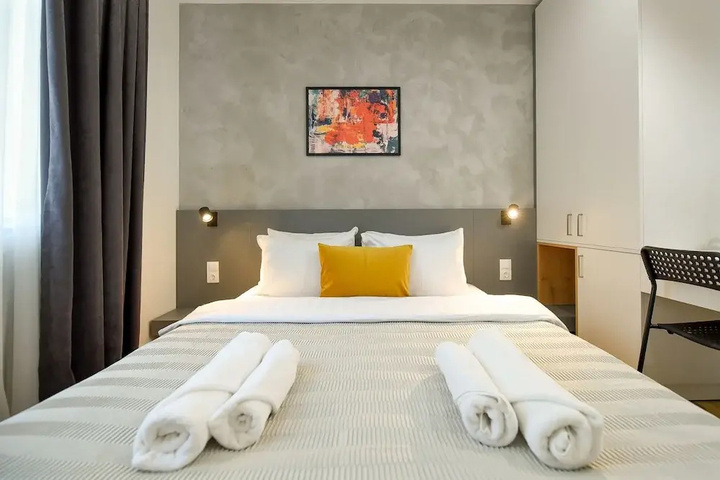 Room 4 of 17