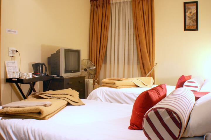 Room 40 of 198
