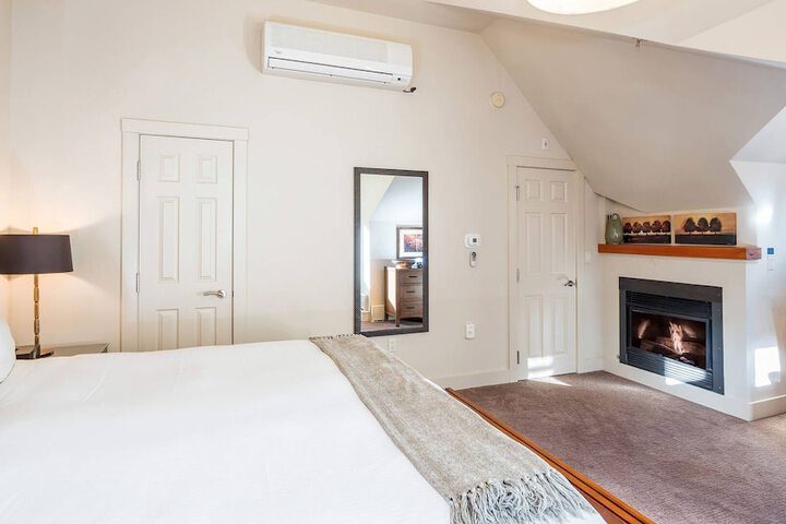 Room 90 of 279