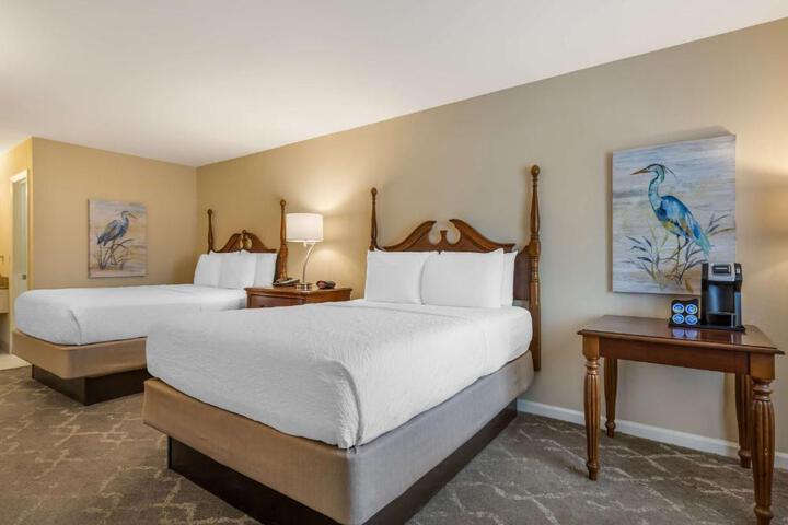 2 Queen Beds (2 of 14)