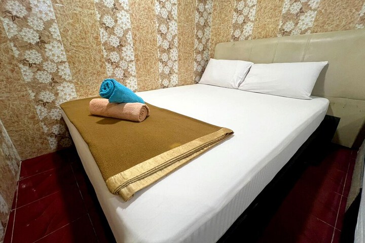 Room 8 of 18