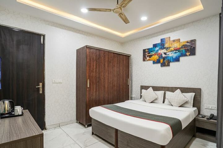 Room 13 of 35