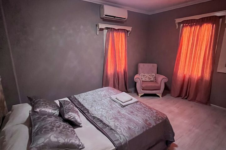 Room 14 of 18