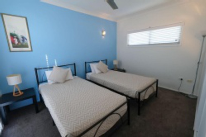 Room 43 of 192