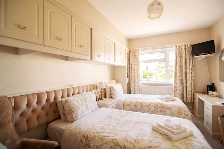 Room 4 of 20